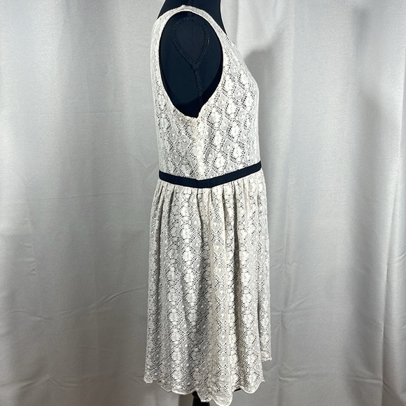 Forever 21 lace Cream Sleeveless A-Line Mini Dress - Picture 3 of 5